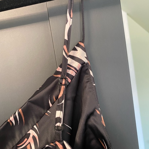 UO Print Slip Dress - Picture 6 of 9